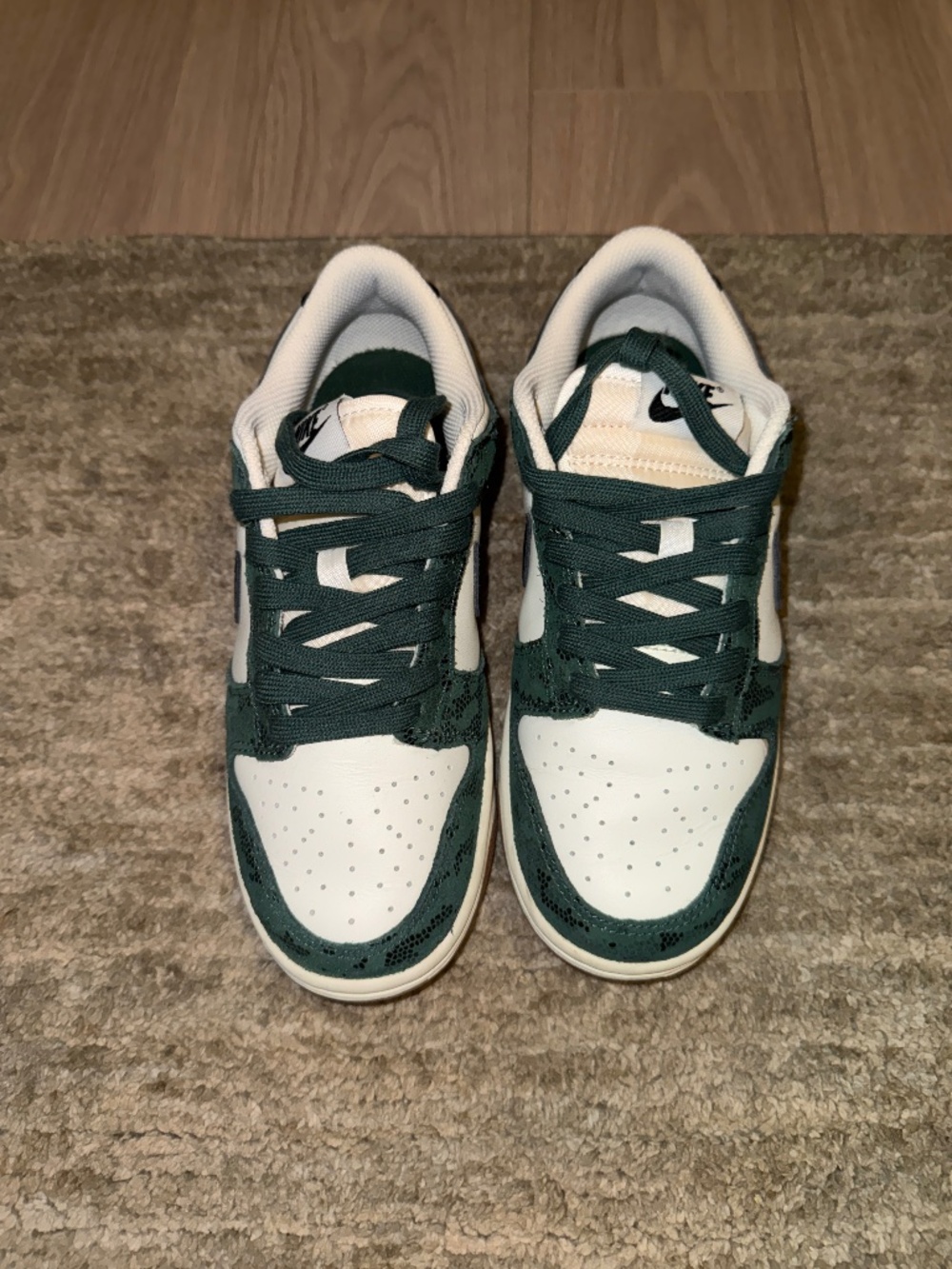 Nike Dunk Low WMNS Green Snake Sail Pro Green Size 6.5 - Picture 2 of 8